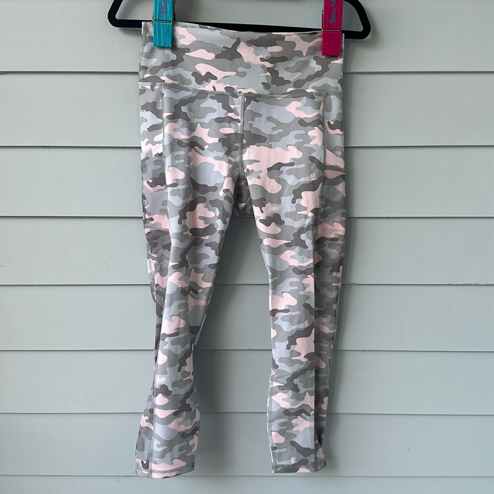 NWOT On-The-Go PowerHold® High-Waisted Capri
